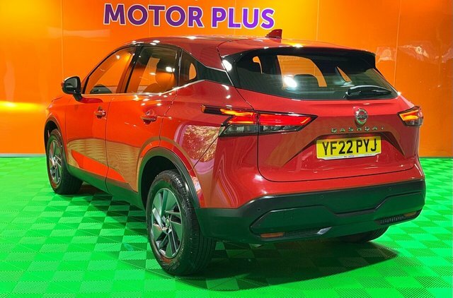 Nissan Qashqai 1.3 Dig-t Mhev Acenta Premium Suv Hybri YF22PYJ Red #4