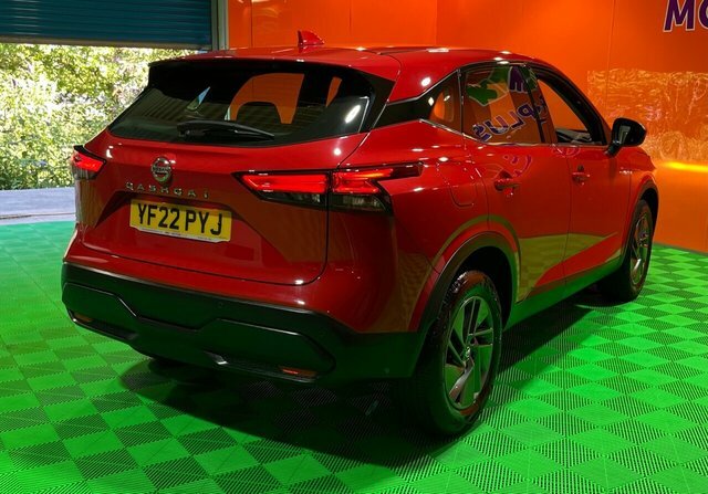 Nissan Qashqai 1.3 Dig-t Mhev Acenta Premium Suv Hybri YF22PYJ Red #3