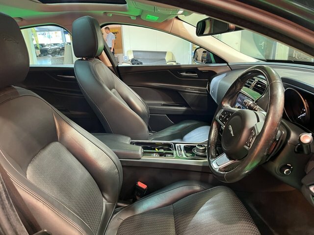 Jaguar XE 2.0D Portfolio Saloon Awd Euro 6 OU67WVG Grey #3