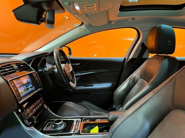 Jaguar XE 2.0D Portfolio Saloon Awd Euro 6 OU67WVG Grey #2