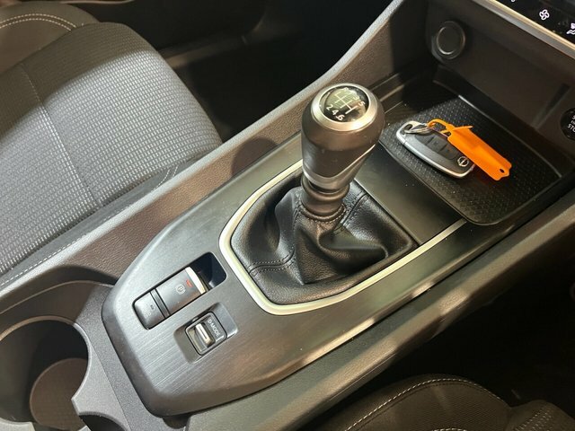 Nissan Qashqai 1.3 Dig-t Mhev Acenta Premium Suv Hybri White #2