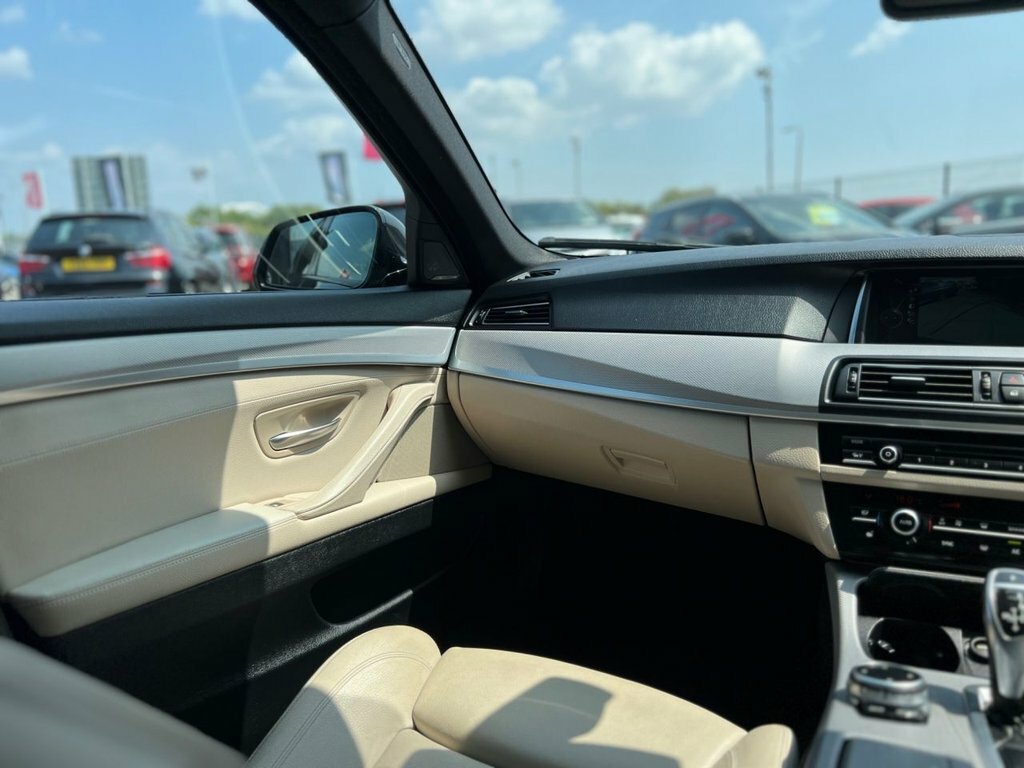 BMW 5 Series 525D Luxury Step Black #17
