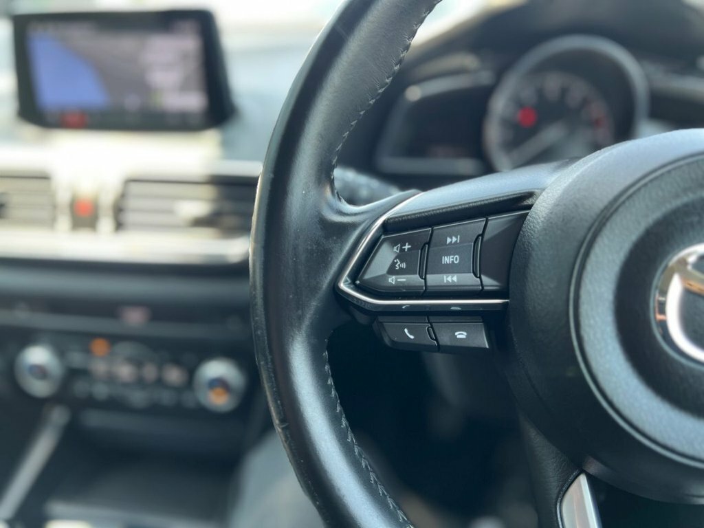 Mazda 3 2.0 Skyactiv-g Sport Nav 2018 Black #7
