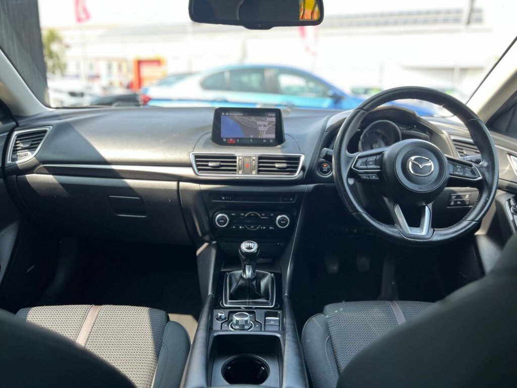 Mazda 3 2.0 Skyactiv-g Sport Nav 2018 Black #4