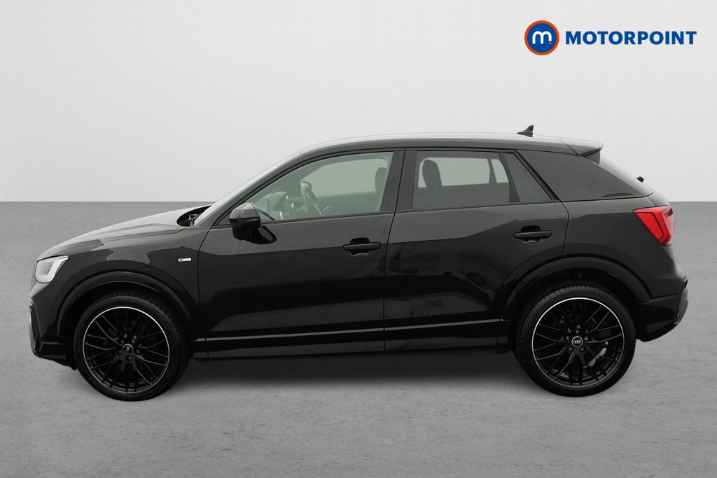 Audi Q2 35 Tfsi Black Edition Black #4
