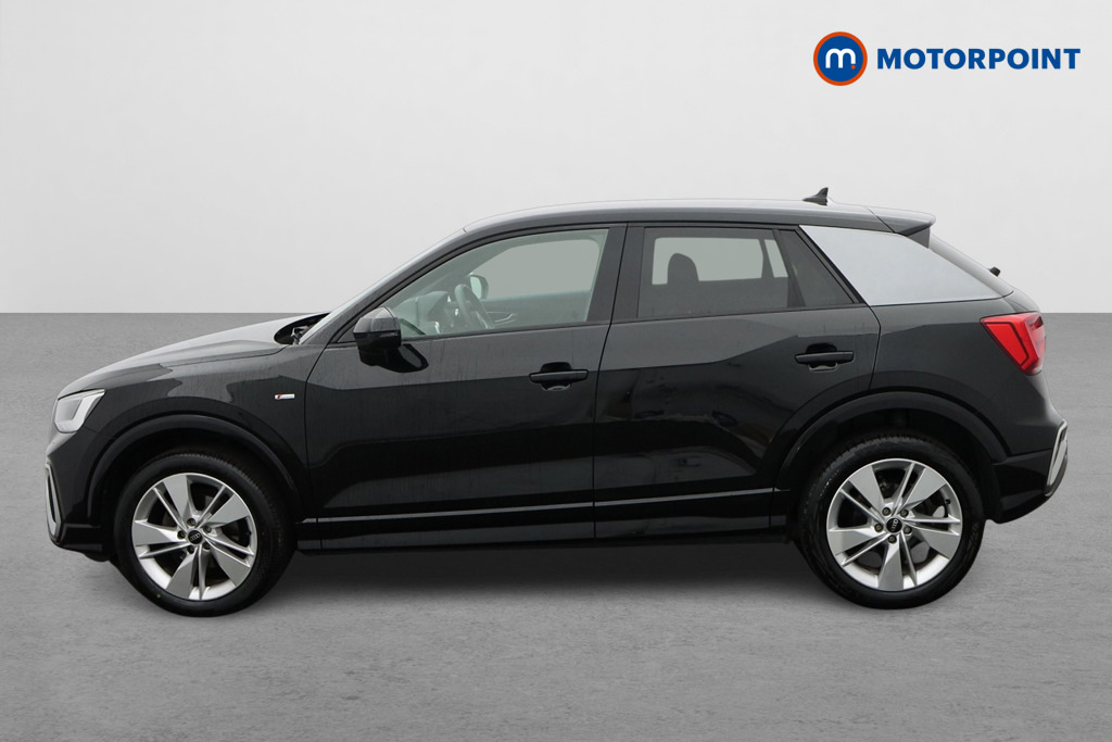 Audi Q2 35 Tfsi S Line RJ23ZPL Black #4