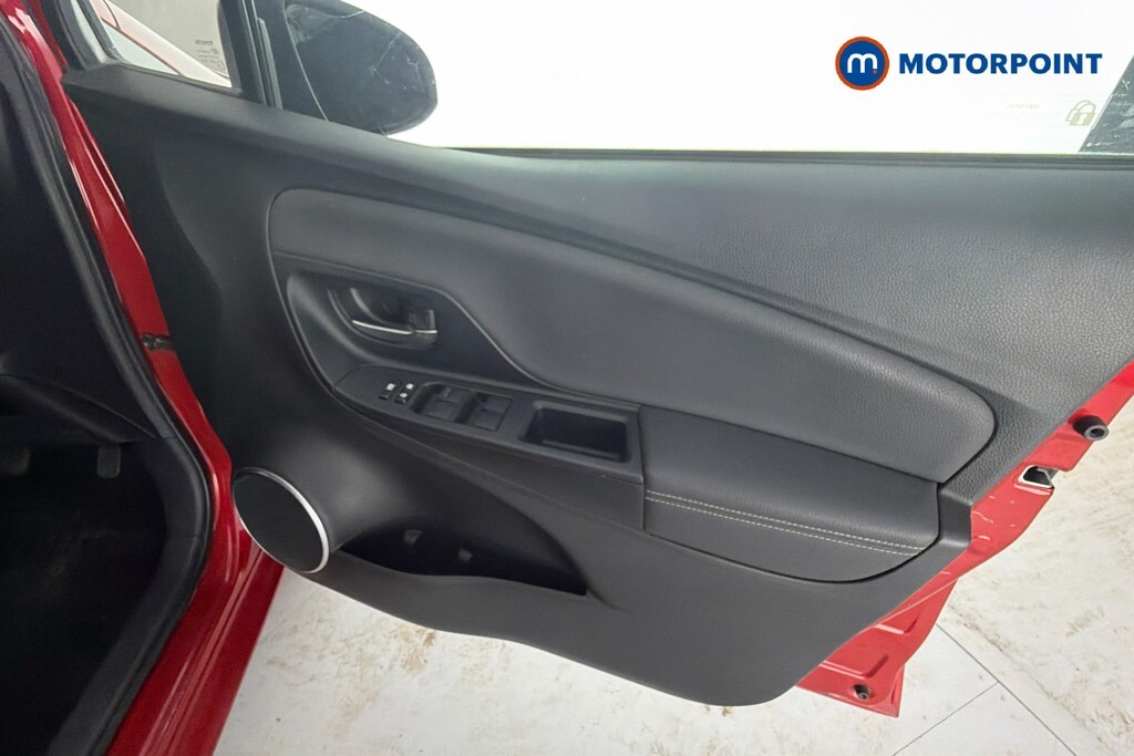 Toyota Yaris Hatchback 1.3 Vvt-i Icon Red #22