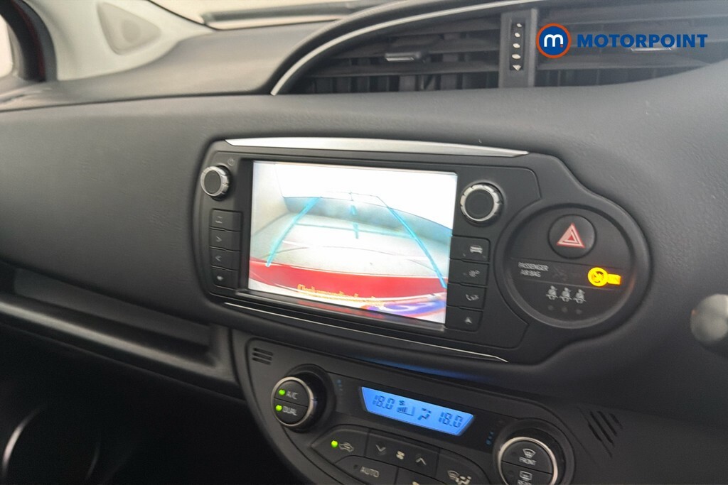 Toyota Yaris Hatchback 1.3 Vvt-i Icon Red #19