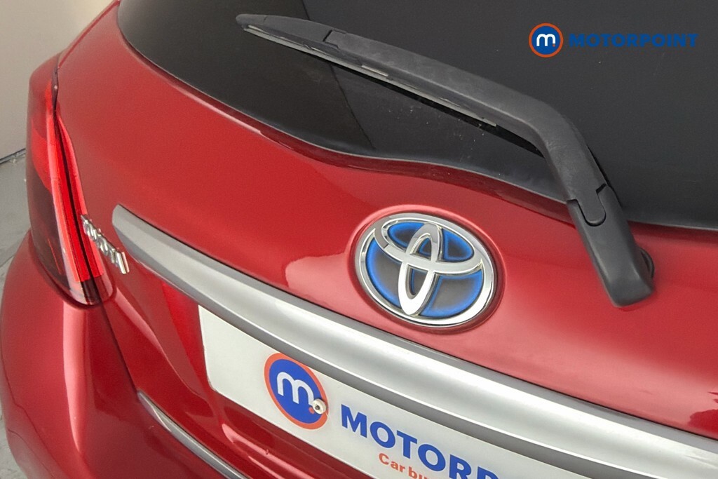 Toyota Yaris Hatchback 1.3 Vvt-i Icon Red #31