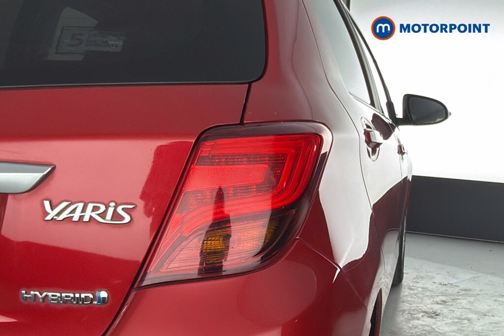 Toyota Yaris Hatchback 1.3 Vvt-i Icon Red #32