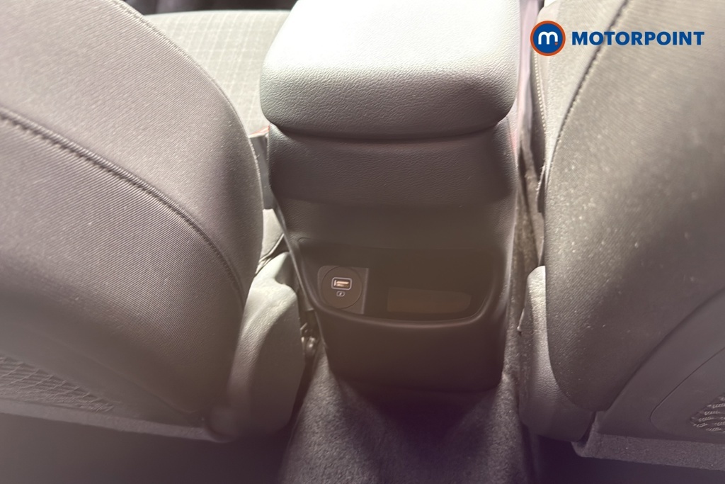 Hyundai Kona Premium 64Kwh 202 Bhp White #32