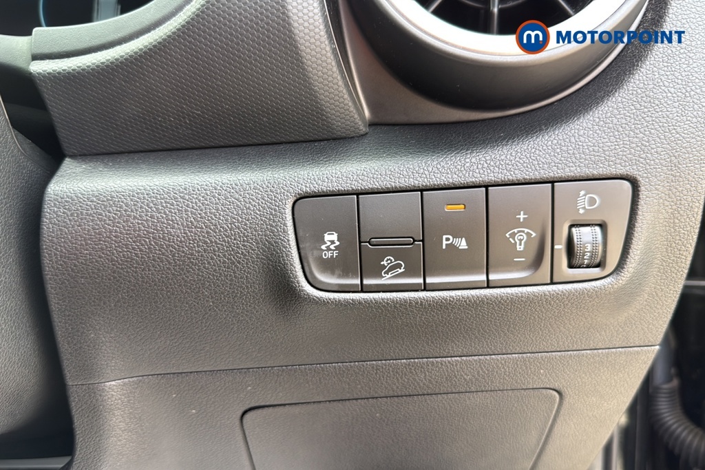 Hyundai Kona Premium 64Kwh 202 Bhp White #18