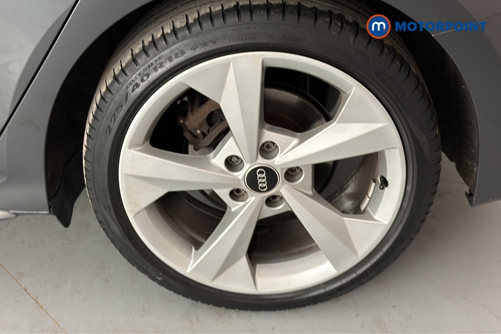 Audi A3 Audi 35 Tfsi Edition 1 S Tronic Comfortsound Black #35