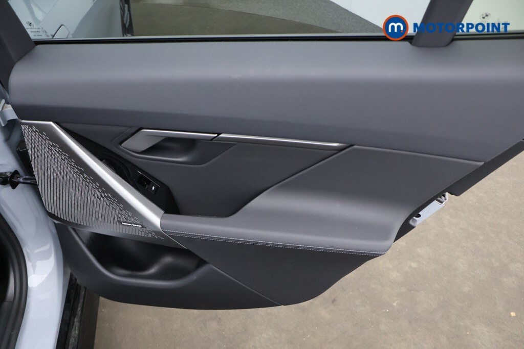 BMW i5 40 83.9Kwh M Sport Saloon Edrive Black #24