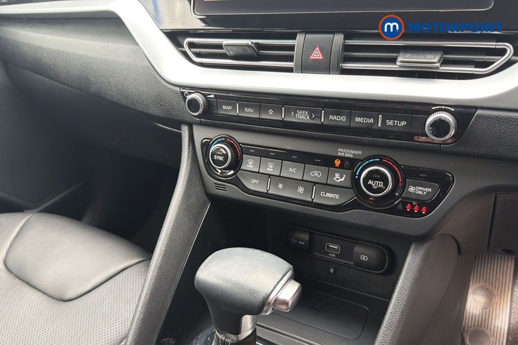 Kia Niro 1.6 Gdi Hybrid 2 Dct Estate Red #18
