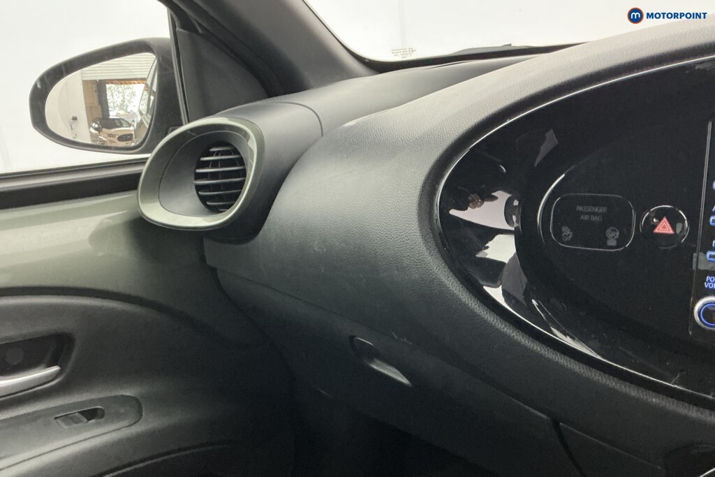 Toyota Aygo X 1.0 Vvt-i Edge Red #24