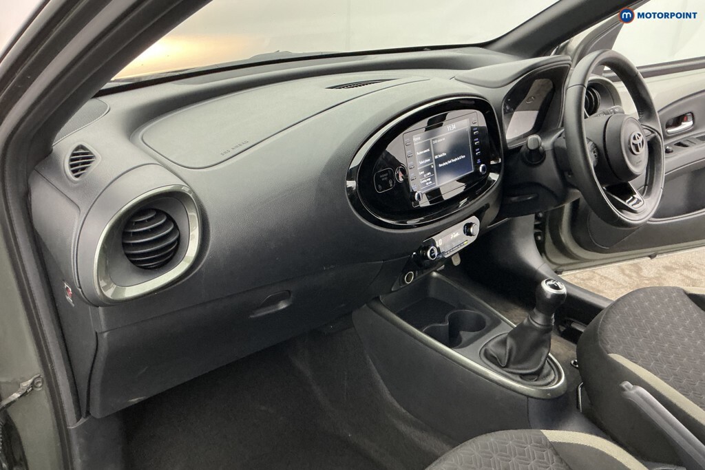 Toyota Aygo X 1.0 Vvt-i Edge Red #17