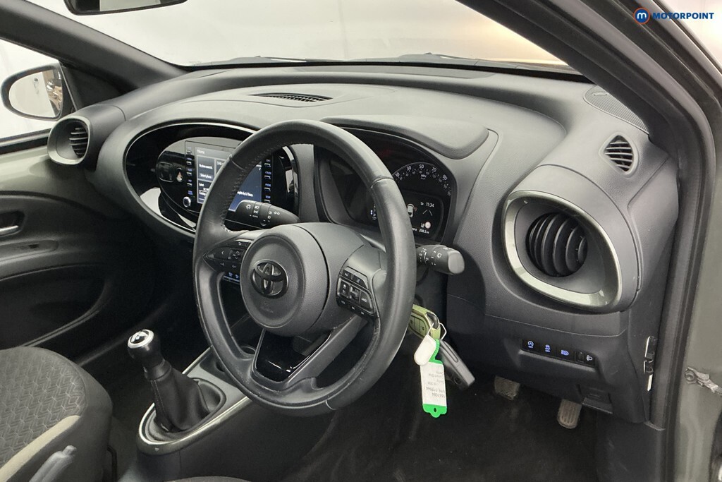 Toyota Aygo X 1.0 Vvt-i Edge Red #16