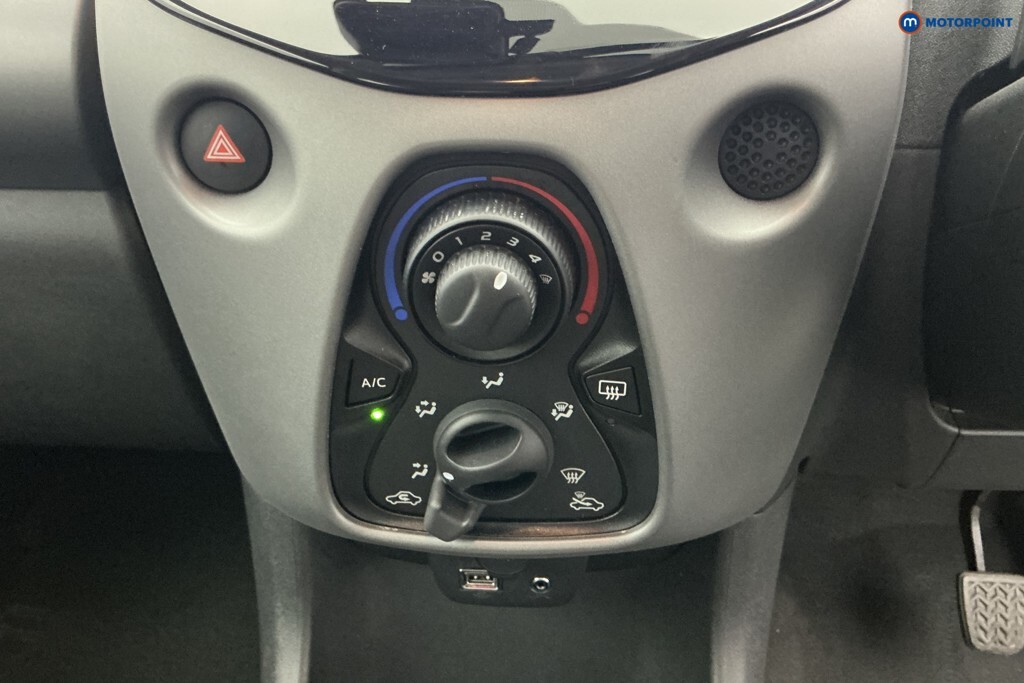 Toyota Aygo 1.0 Vvt-i X-play Red #18