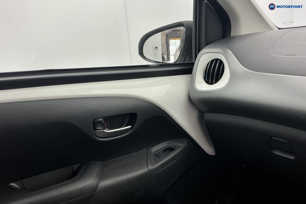 Toyota Aygo 1.0 Vvt-i X-play Red #19