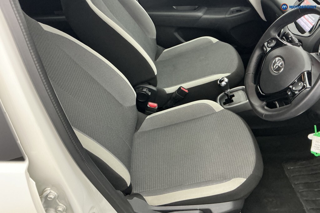 Toyota Aygo 1.0 Vvt-i X-play Red #10