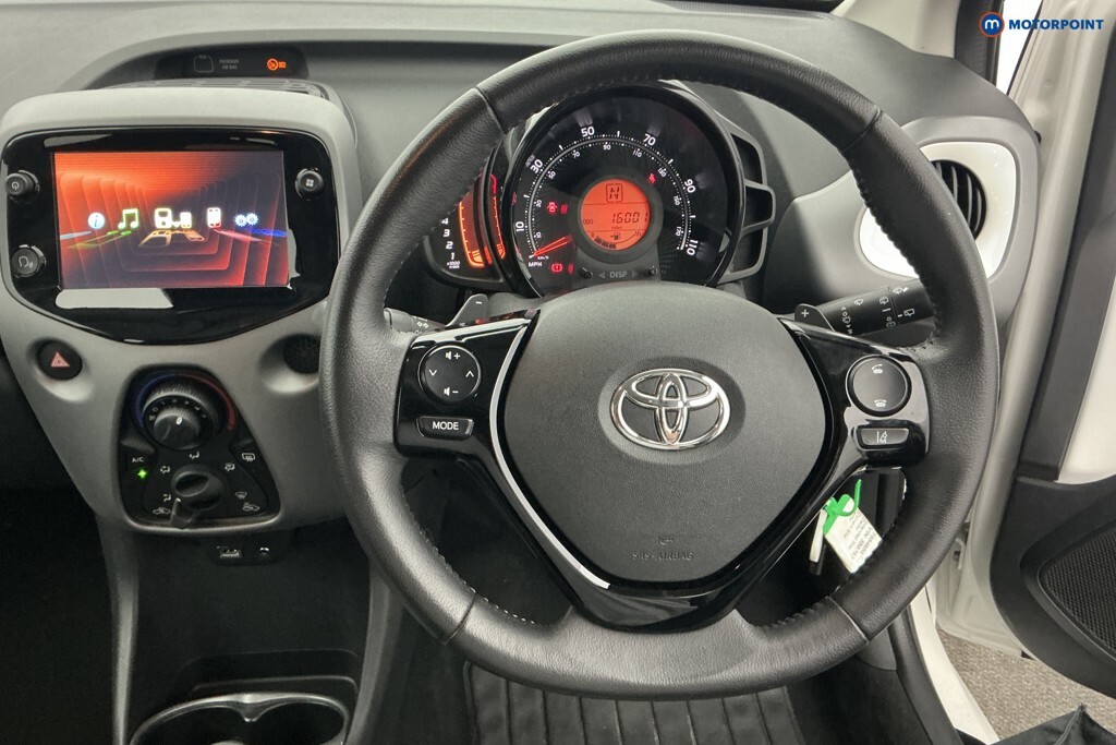 Toyota Aygo 1.0 Vvt-i X-play Red #6