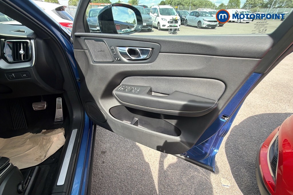 Volvo XC60 2.0 Recharge T8 Inscription Pro Awd 385 Bhp Black #15