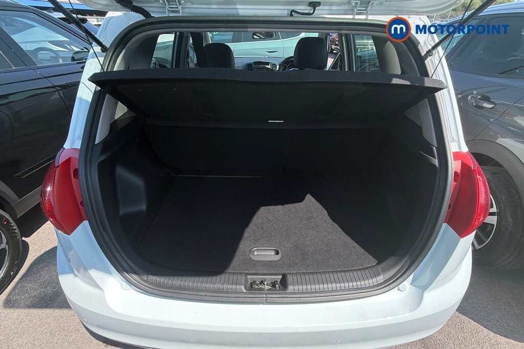 Kia Venga 4 White #17