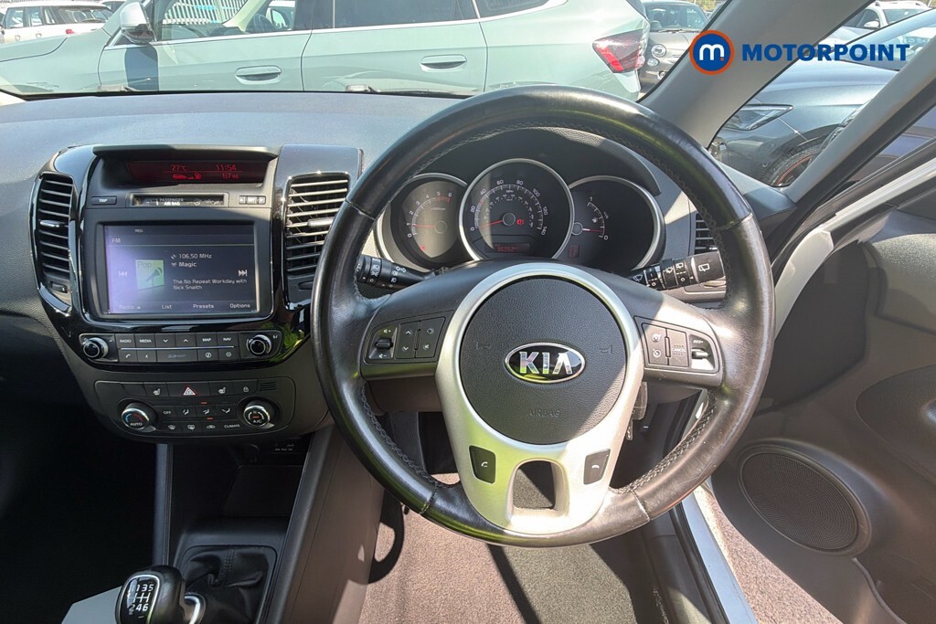 Kia Venga 4 White #10