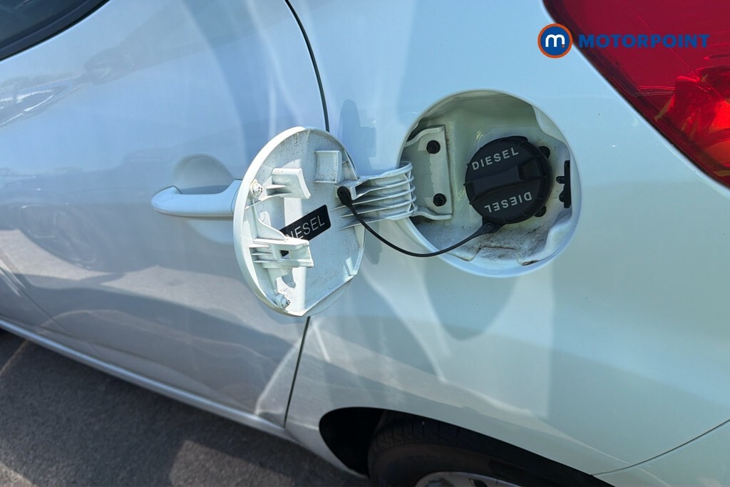 Kia Venga 4 White #16