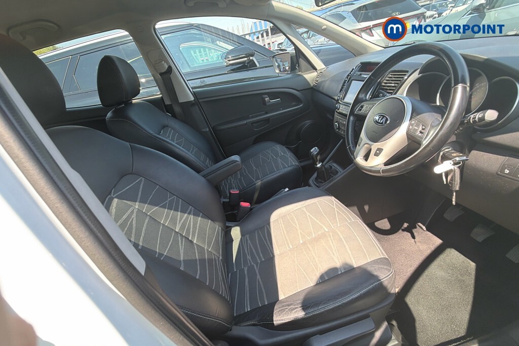 Kia Venga 4 White #14