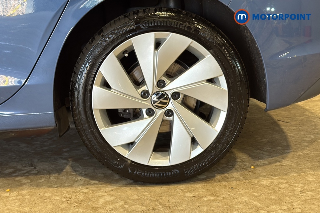 Volkswagen Golf 1.5 Etsi 150 R-line Dsg, 18 Leeds Alloys White #39