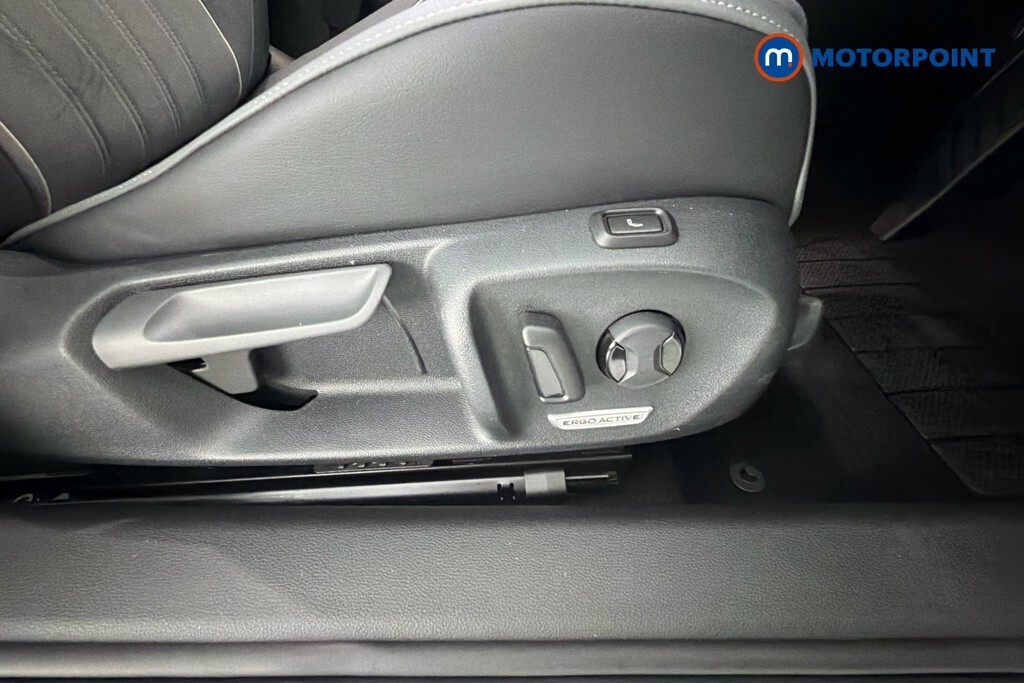 Volkswagen Passat 1.5 Tsi Ehybrid 19.7Kwh R-line Estate P White #26