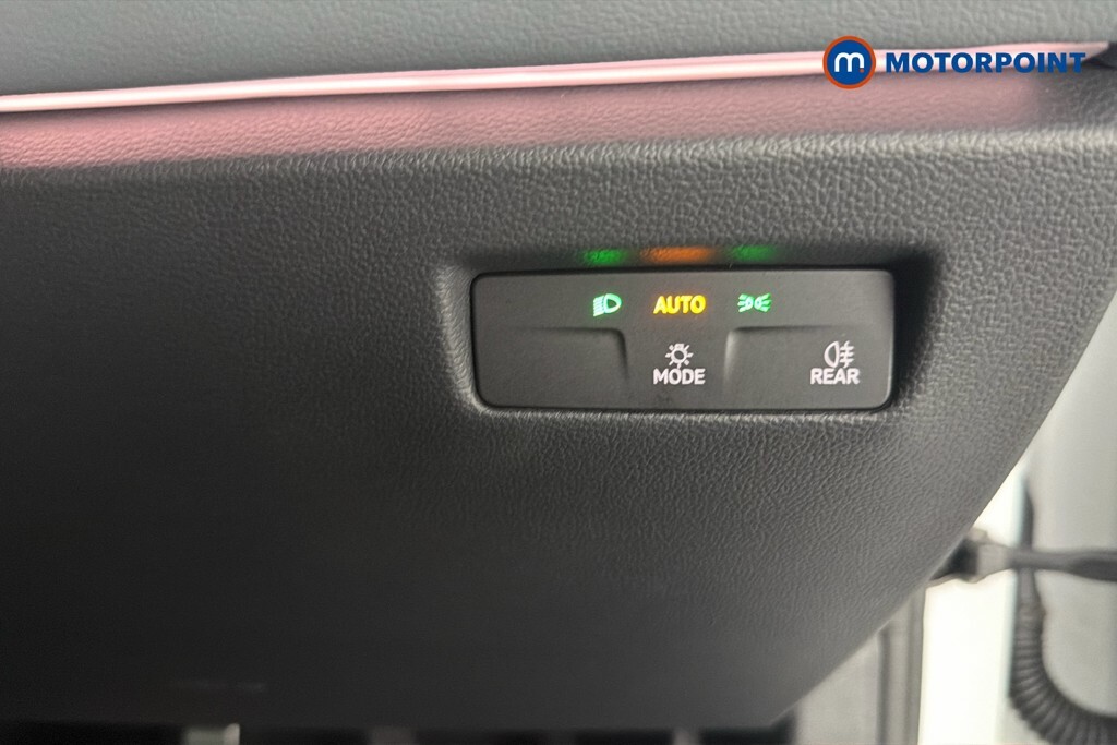 Volkswagen Passat 1.5 Tsi Ehybrid 19.7Kwh R-line Estate P White #21