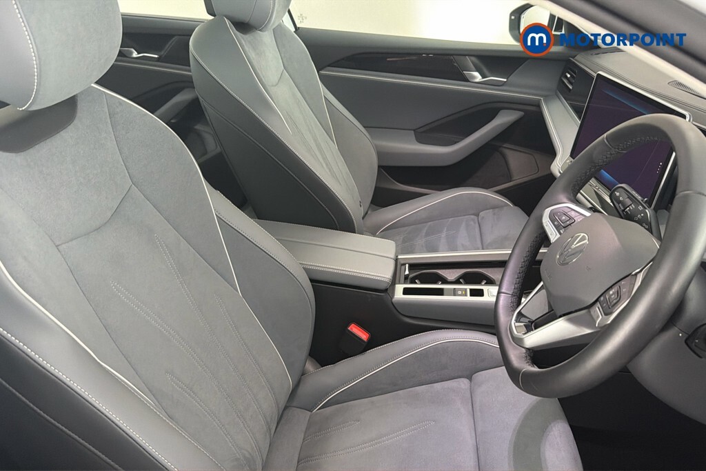 Volkswagen Passat 1.5 Tsi Ehybrid 19.7Kwh R-line Estate P White #24