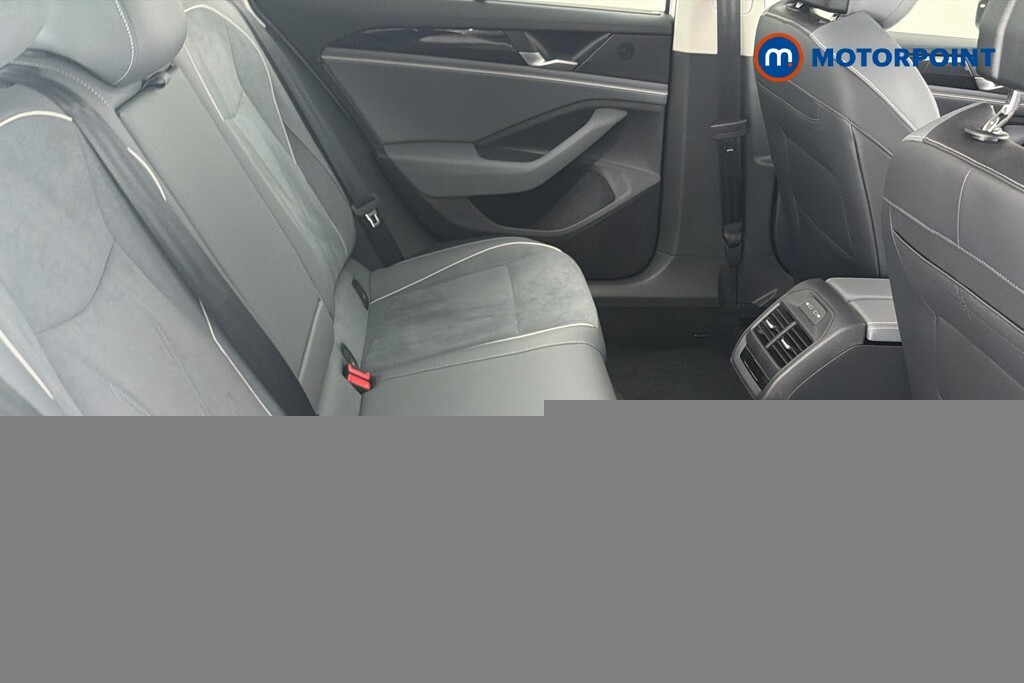 Volkswagen Passat 1.5 Tsi Ehybrid 19.7Kwh R-line Estate P White #28