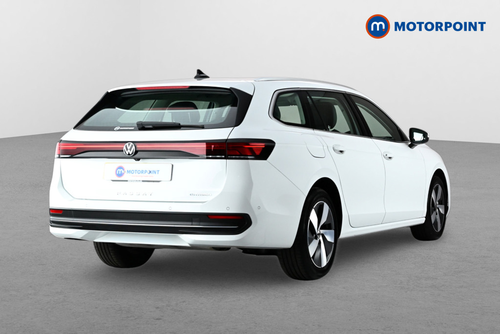 Volkswagen Passat 1.5 Tsi Ehybrid 19.7Kwh R-line Estate P White #7