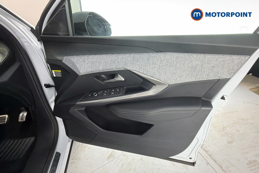 Peugeot 3008 1.2 Hybrid 136 Gt E-dsc6 2025 Black #24