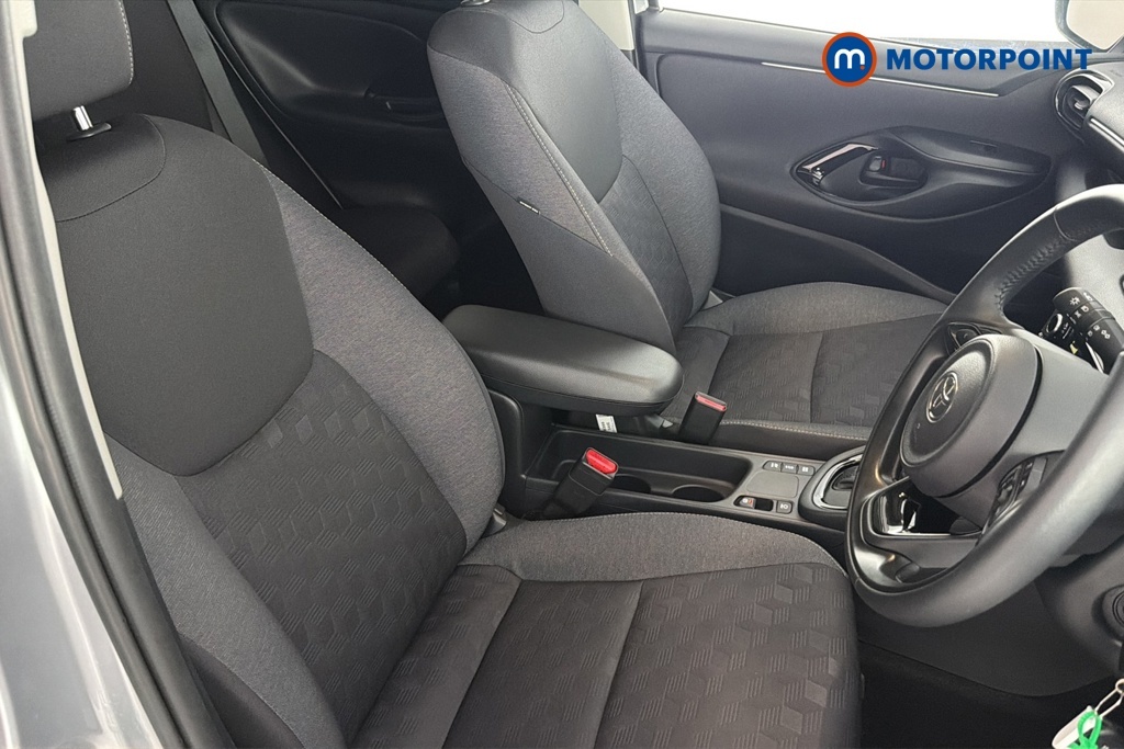 Toyota Yaris 1.5 Hybrid Icon Cvt White #25