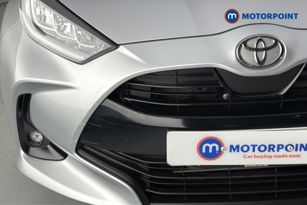 Toyota Yaris 1.5 Hybrid Icon Cvt White #31