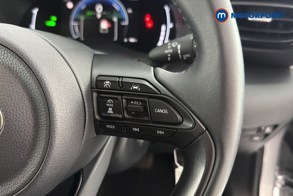 Toyota Yaris 1.5 Hybrid Icon Cvt White #11