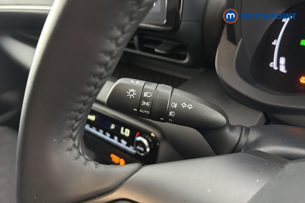 Toyota Yaris 1.5 Hybrid Icon Cvt White #13