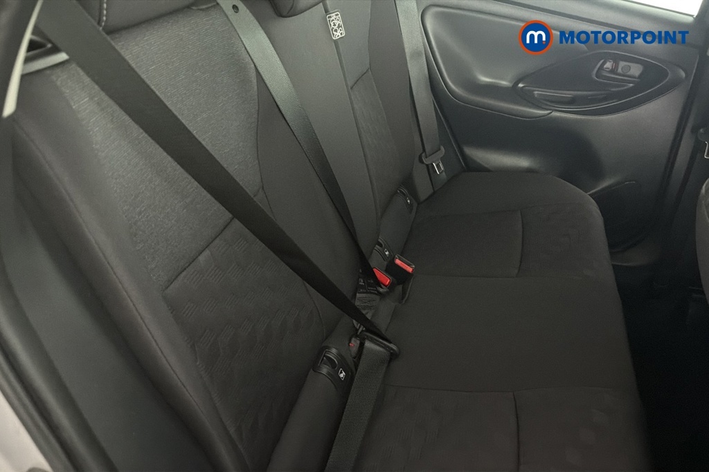 Toyota Yaris 1.5 Hybrid Icon Cvt White #26