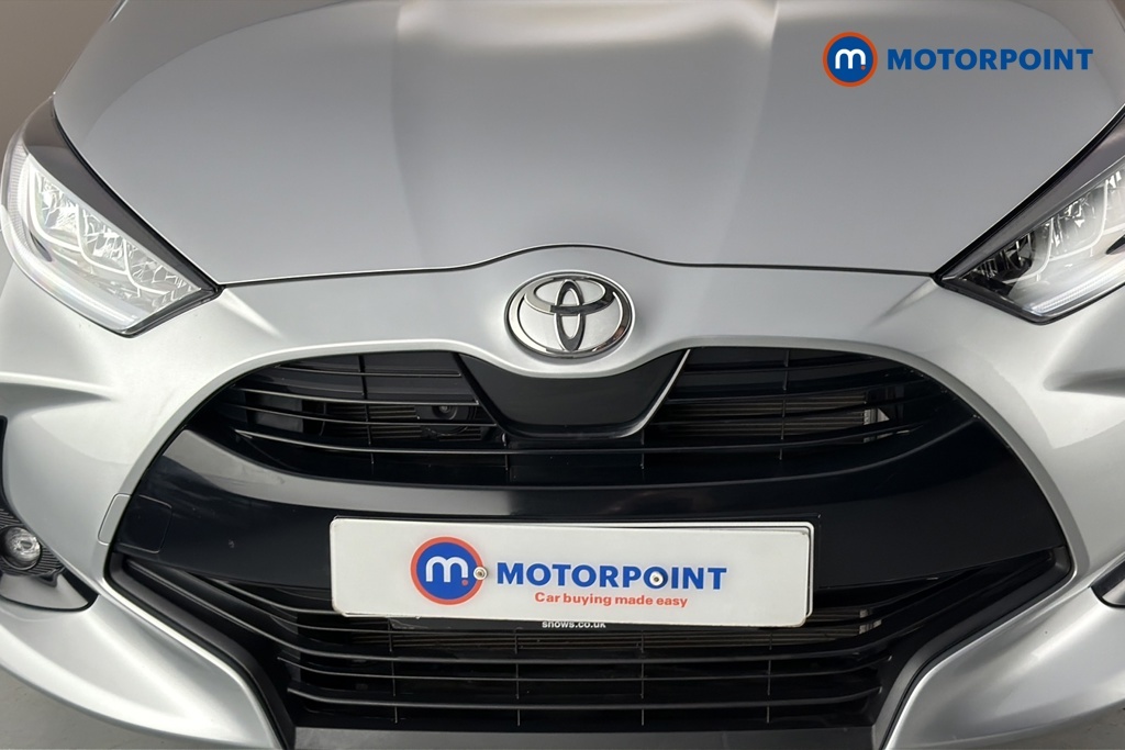 Toyota Yaris 1.5 Hybrid Icon Cvt White #35