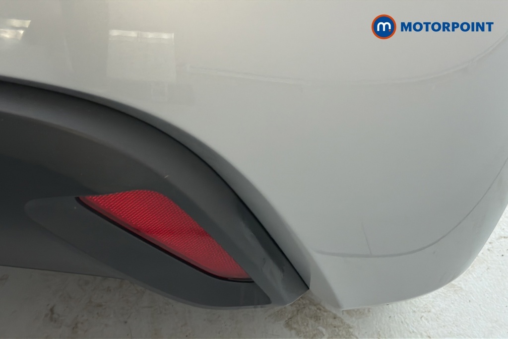 Toyota Yaris 1.5 Hybrid Icon Cvt White #32