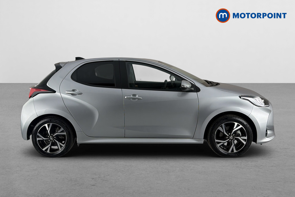 Toyota Yaris 1.5 Hybrid Design Cvt Silver #4