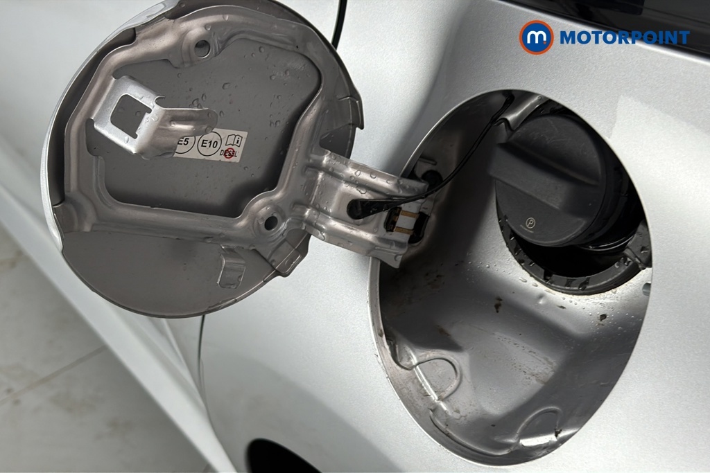 Toyota Yaris 1.5 Hybrid Icon Cvt White #33