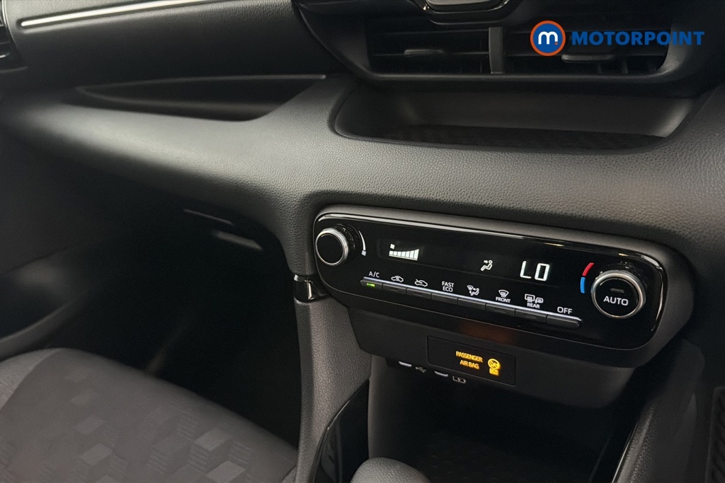 Toyota Yaris 1.5 Hybrid Icon Cvt White #18
