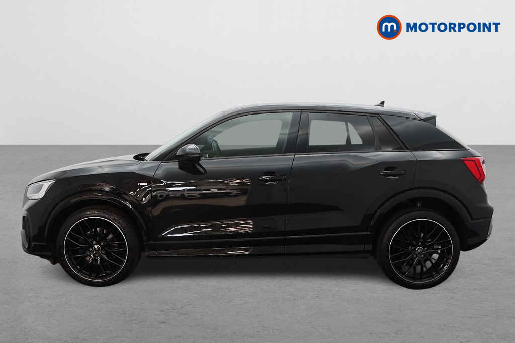 Audi Q2 35 Tfsi Black Edition S Tronic KP72OED Black #4