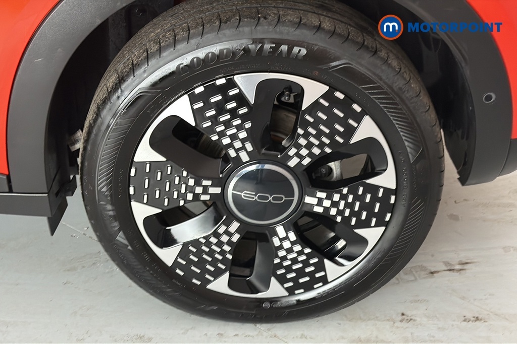 Fiat 600e New Fiat 600E La Prima 54Kwh 154Hp #38